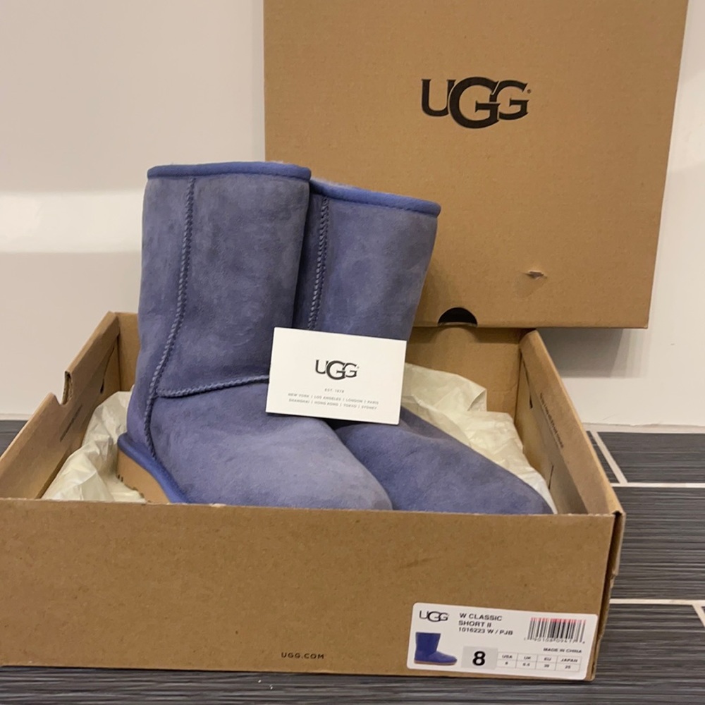 Uggs Classic Short Purple Sage Boots - Like New! Perfect Holiday Gift 🎁"